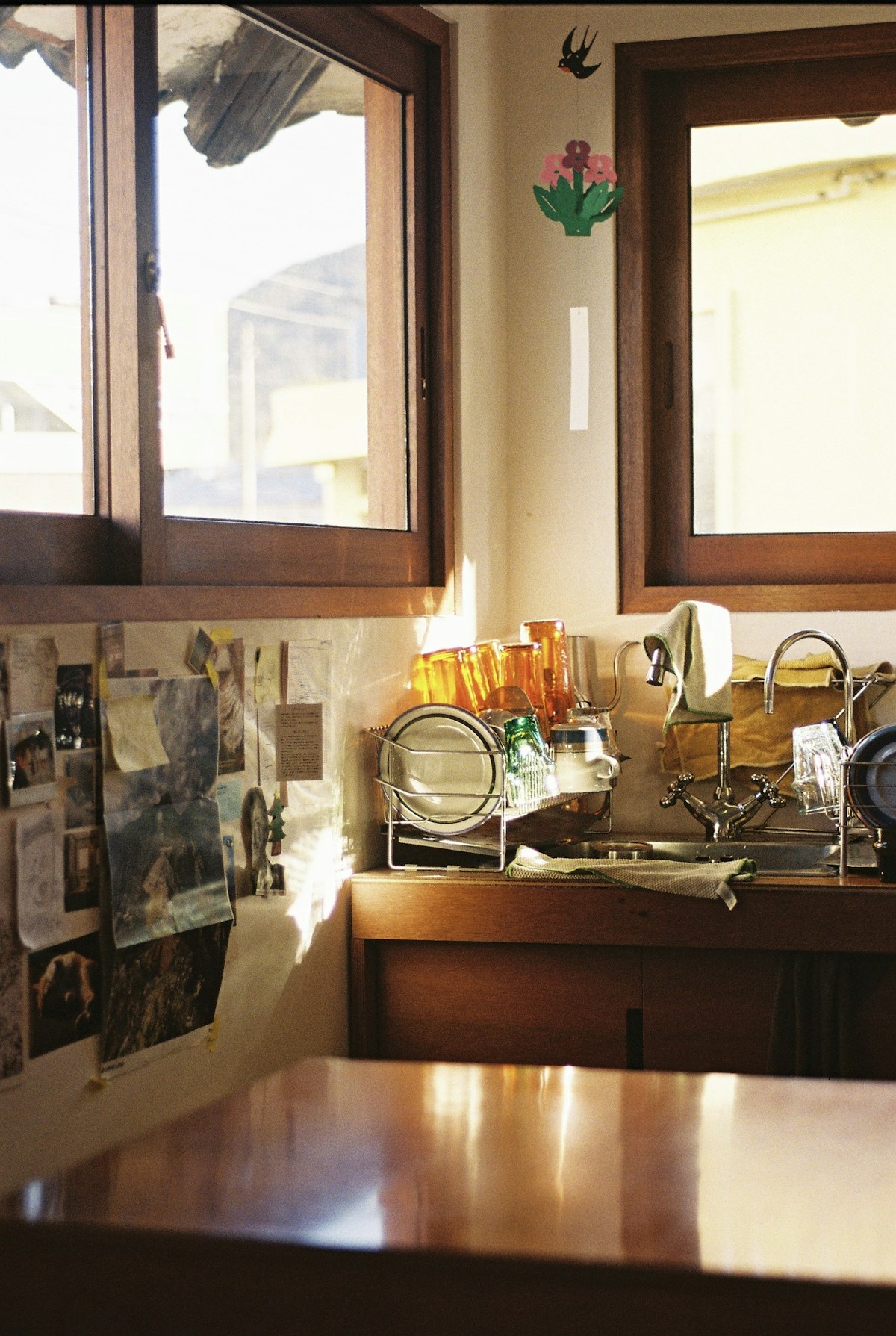 The kettle by the window